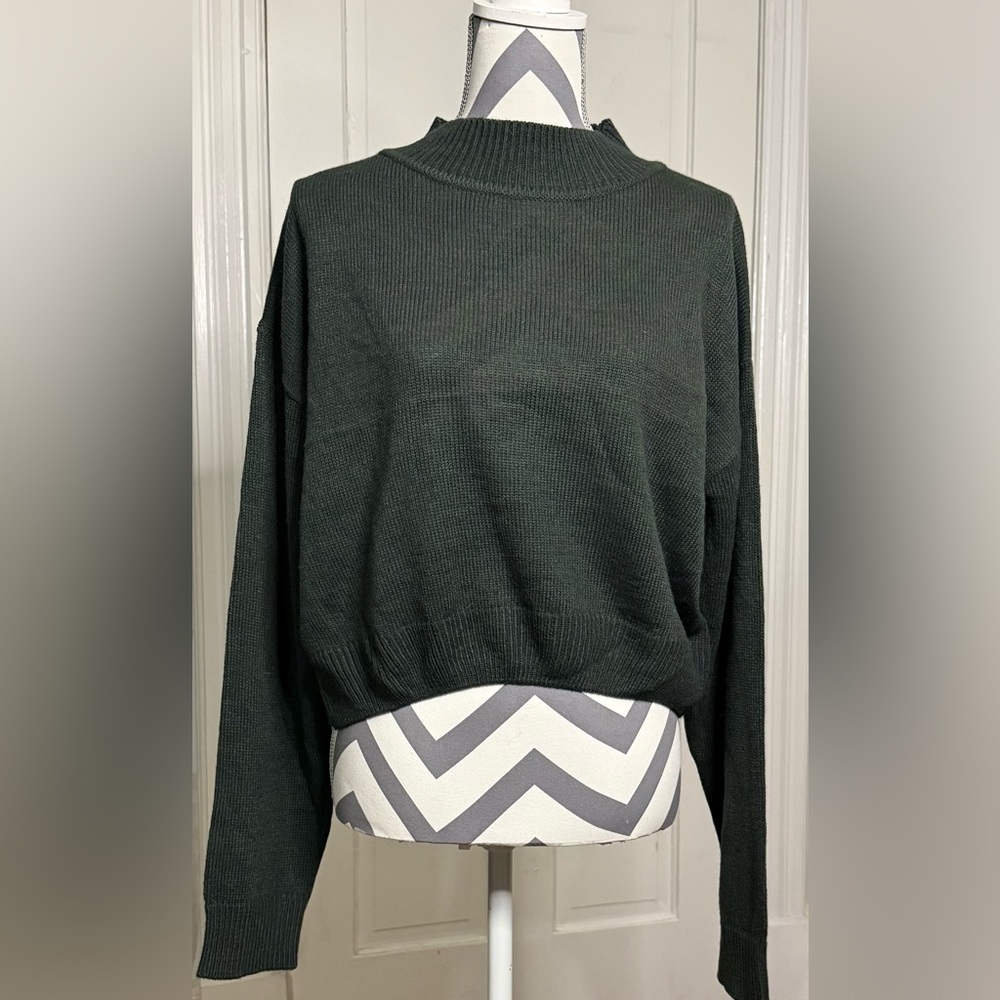 Love & Whimsy Los Angeles Sweater Women's Size XL Army Green Cropped Mock Neck
